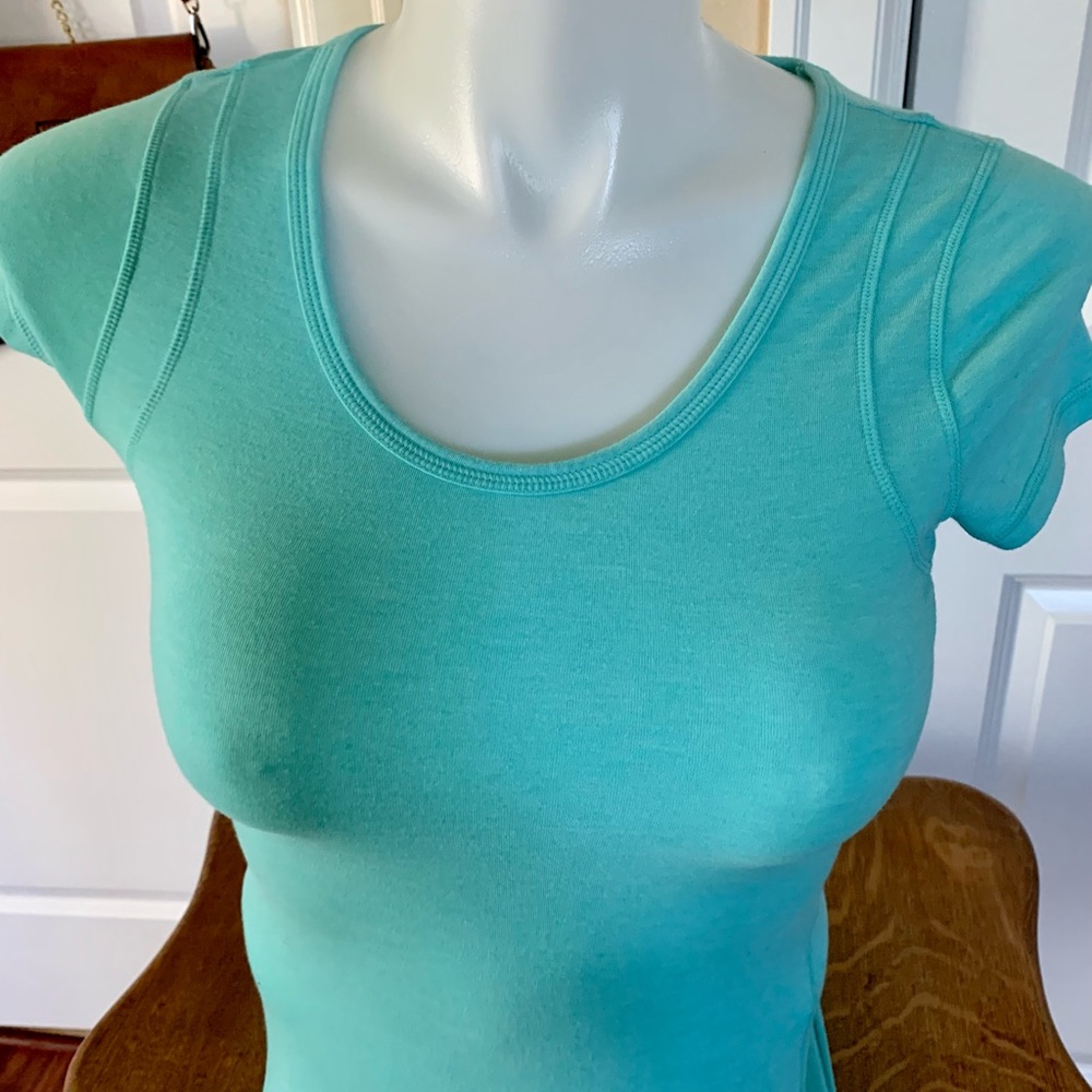 . LN ZELLA T-SHIRT. SHORT SLEEVES💞 - Picture 2 of 5
